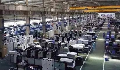 富士康員工當(dāng)眾向廠花求愛,她轉(zhuǎn)過來那瞬間,網(wǎng)友:一看就沒戲